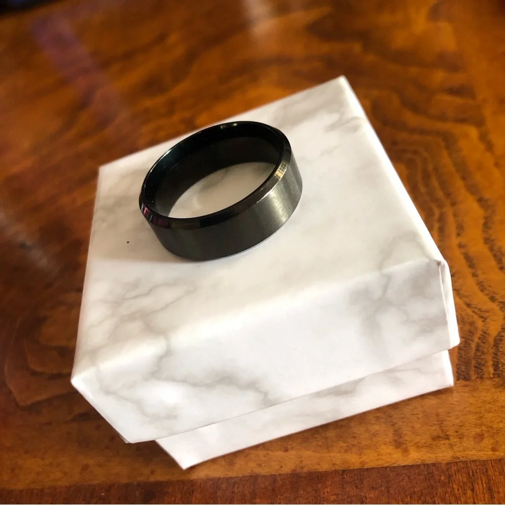 Men’s black titanium stainless steel 8mm wide comfort band ring 10 NIB